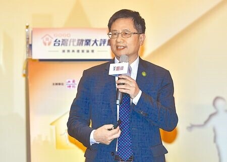 
工商時報主辦的「2024台灣代銷業大評鑑」頒獎典禮暨論壇於日前舉行，內政部地政司司長王成機出席發表專題演說。圖∕王德為
