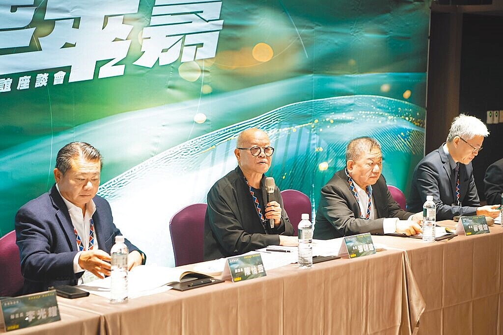 23日由嘉義縣議會主辦「113年全國地方議會議長、副議長第3次聯誼座談會」,會中通過由民進黨籍嘉義縣議長張明達(左二)所提出,建議國土法暫緩實施提案。(嘉義縣議會提供/呂妍庭嘉義傳真)