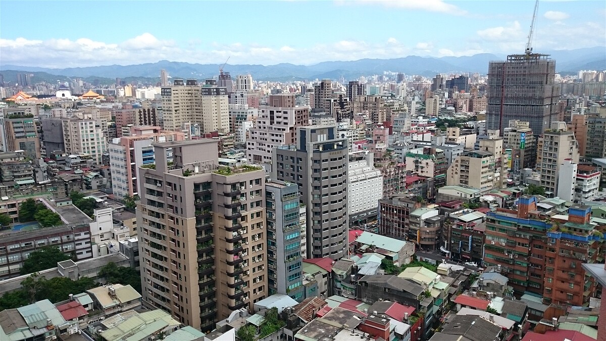 在央行連續房市管制措施下,房市明顯降溫,國人購買房市信心也降到四年半低點。本報資料照片