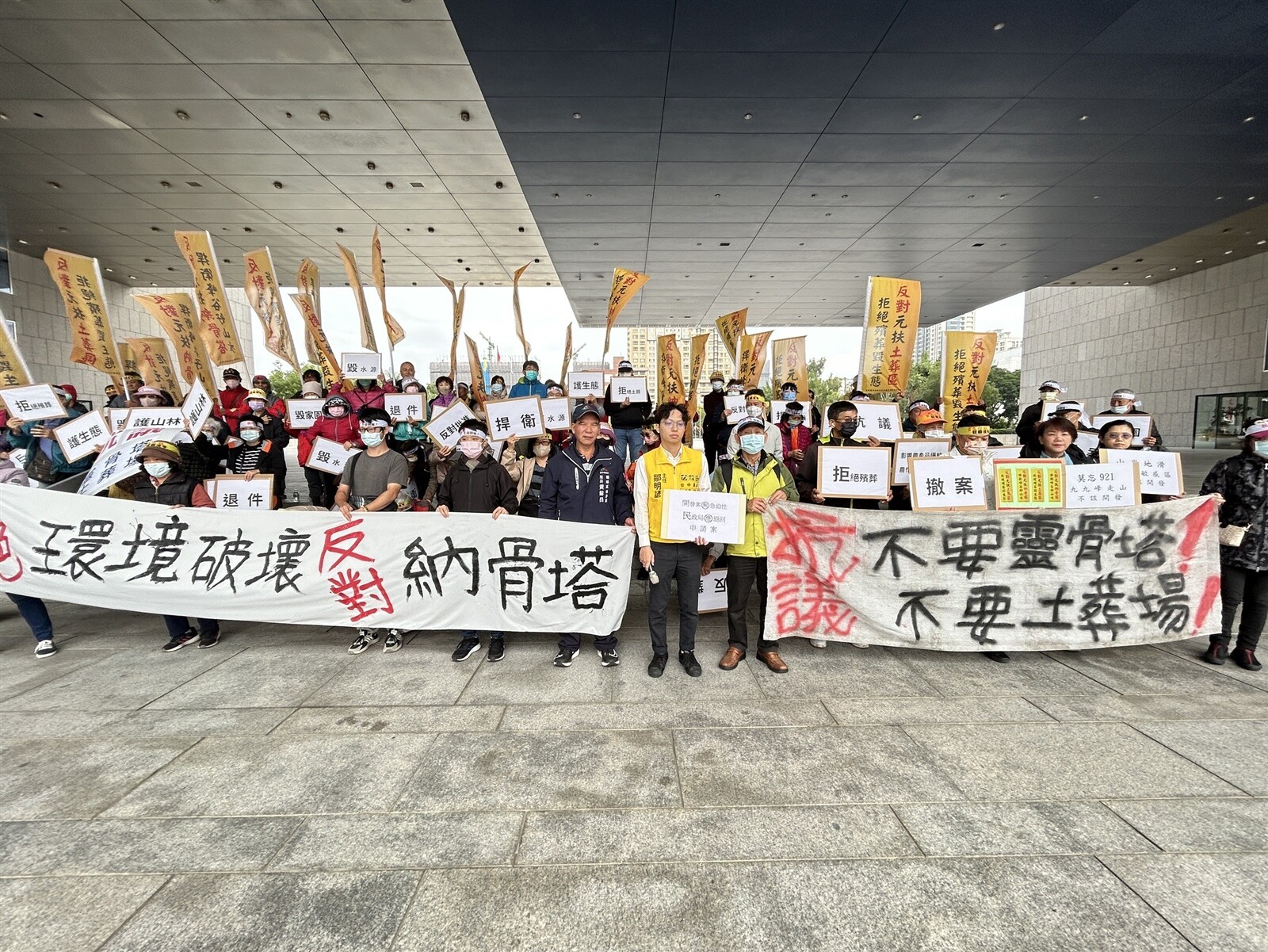 霧峰區峰谷里反對開發生命園區，自救會發出抗議後，台中市民政局表示今年已退件。記者黑中亮／攝影 