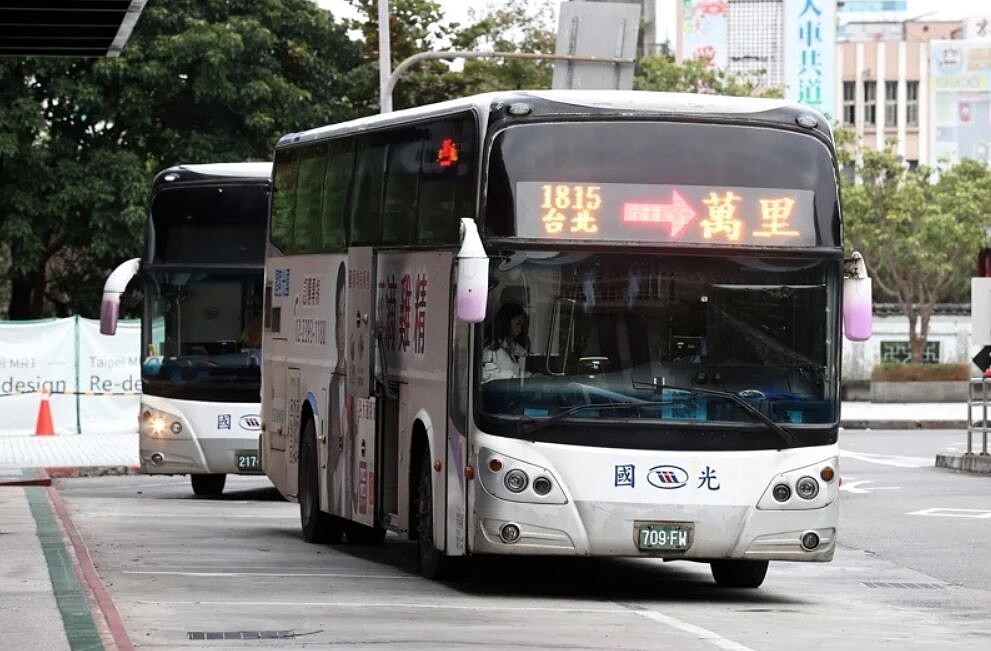 一名男網友勸民眾「再給客運一次機會」。記者邱德祥/攝影