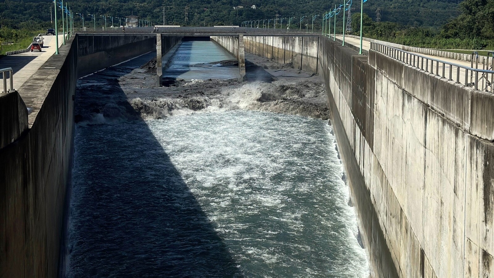 阿姆坪防淤隧道沖淤作業。圖：北水分署提供