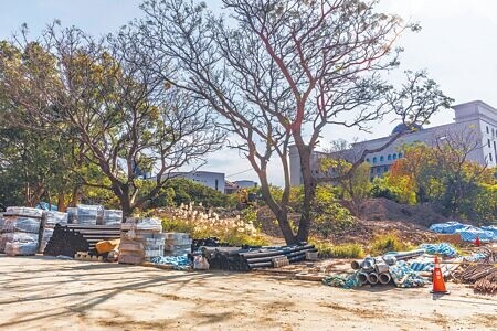 
新竹縣美術館基地面積2336坪，在即將完工的新竹縣總圖書館旁，縣府上網公開競圖，延攬國內外優秀建築師團隊設計，評選第一名將可取得造價1億餘元的議約權。（羅浚濱攝）
