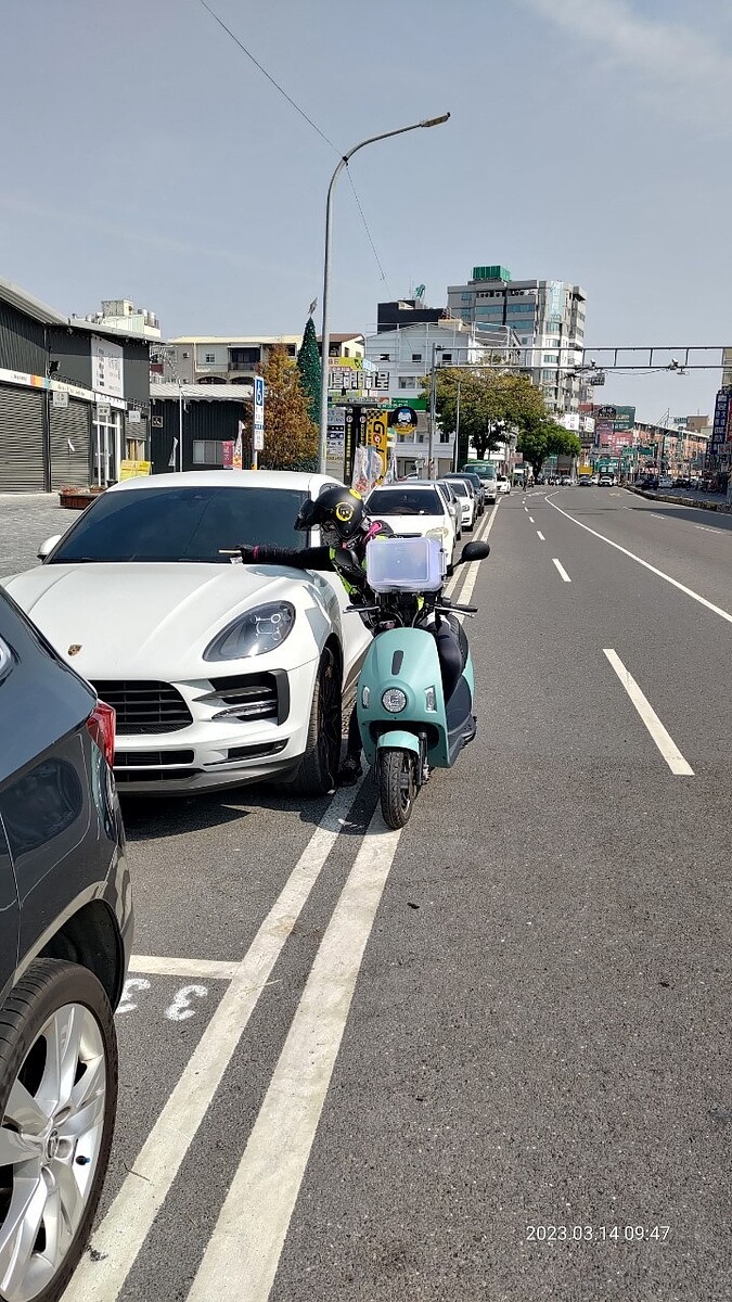 台南市交通局公布，當天路邊停車格位（含智慧停車柱格位）將暫停收費1日。圖／台南市政府提供