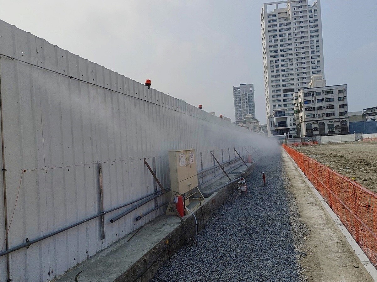 蓋社宅也顧環保!國家住都中心推動營建產業升級,於施工階段致力於永續工法及淨零排放,落實降低工程污染。圖/國家住都中心提供