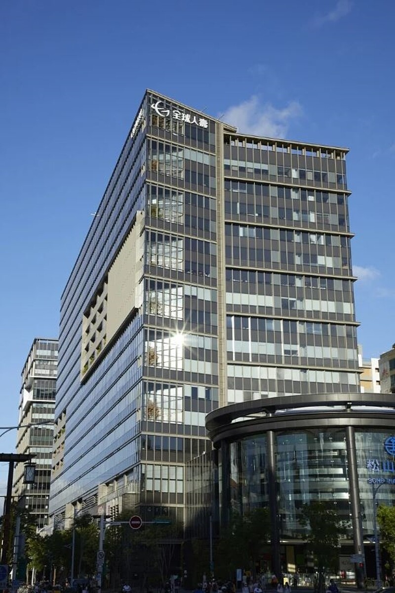 全球人壽通知保經代通路下架10張利變壽險保單,表示之後將再上架新保單。圖為全球人壽大樓。資料照片