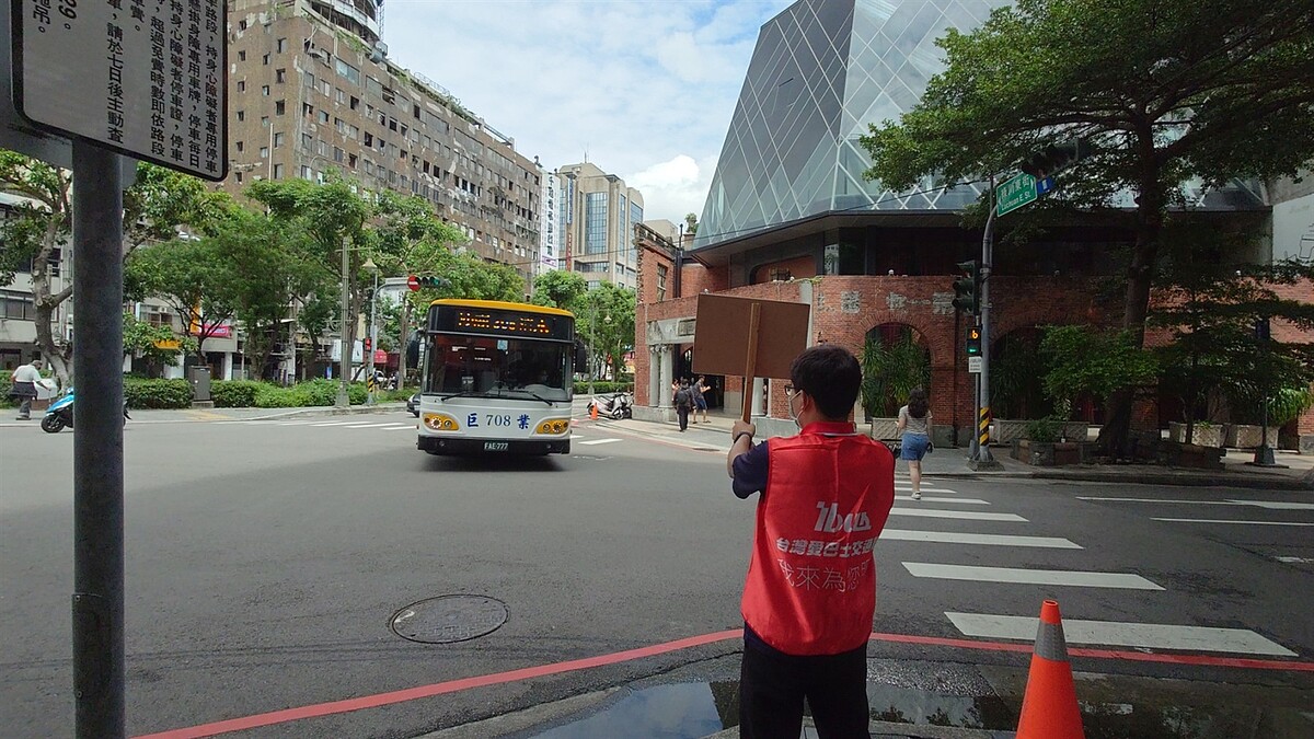 市府宣布，巨業交通300路的營運權將自明年元旦起恢復。圖／台中市交通局提供