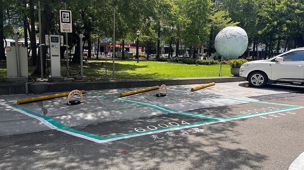 落實使用者付費,中市將試辦電車停車收費及充電以度計費。圖/交通局提供