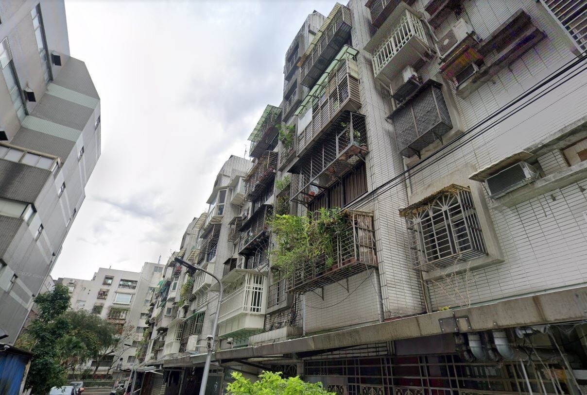 北市信義區富台社區增設電梯前。圖/北市更新處提供