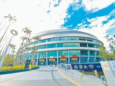 
有民眾跨年夜到台北大巨蛋觀看天后張惠妹演唱會，發現天花板出現裂痕。（本報資料照片）
