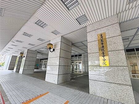 彰化某大學王姓教授伸狼爪捏女學生大腿,判5月徒刑確定。(本報資料照片)