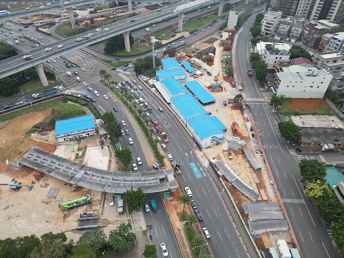 國1林口交流道改善工程正施工中。圖/高速公路局提供