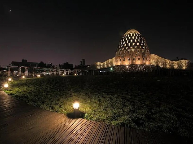 阿里山林業村BOT案,位處市區土地遼闊,圖為促參區內的「森林之歌」裝置藝術。圖/阿里山林鐵及文資處提供