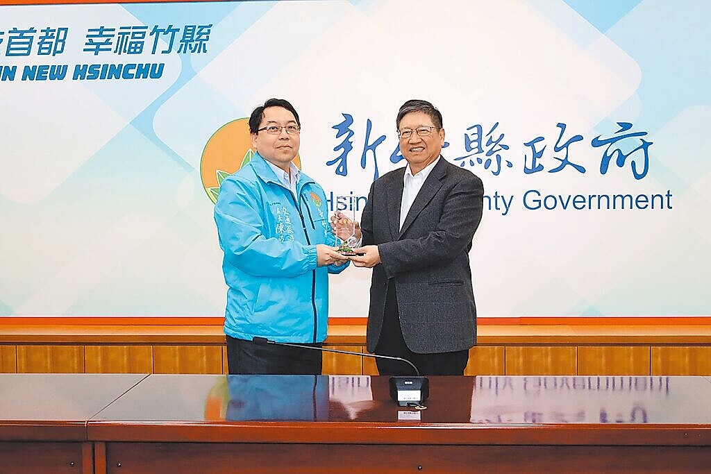 新竹縣政府辦理「大新竹通勤路廊(國道1號新竹路段)智慧交控計畫」,榮獲交通部智慧運輸計畫評鑑優等獎。圖/新竹縣政府提供