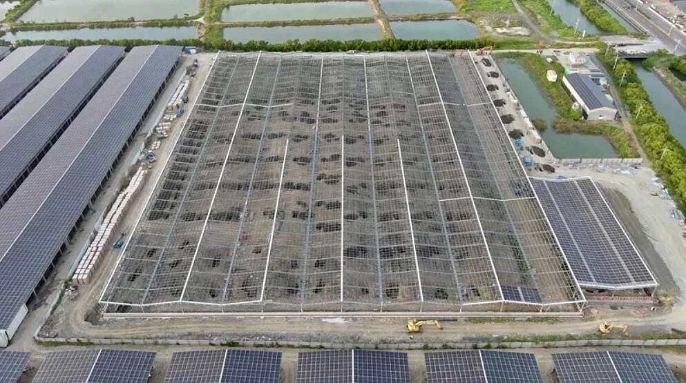 台南市刑大「掃蕩環保組織犯罪集團」,查獲15處非法傾倒掩埋廢棄物。圖/警方提供