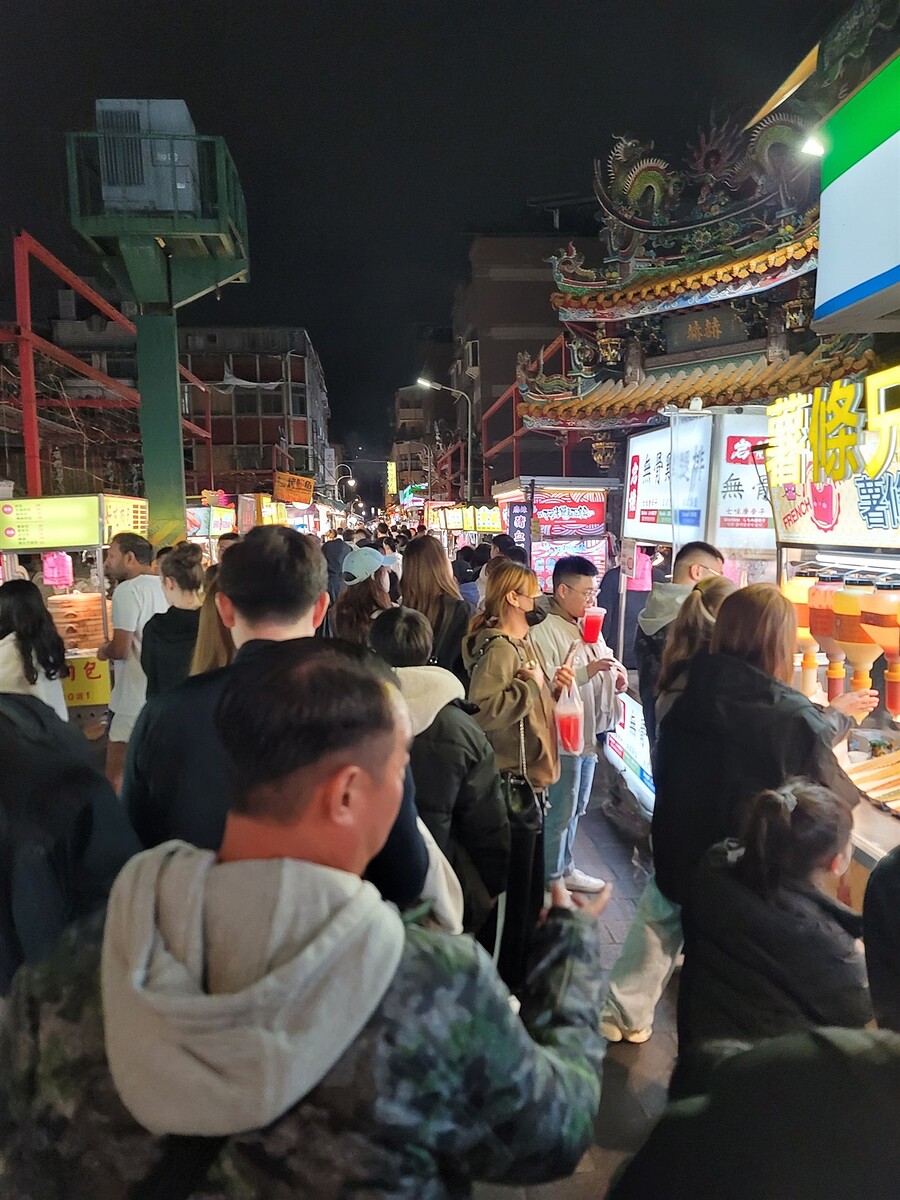 台灣每年648萬外國旅客到台北旅遊,其中約78%會造訪夜市,其中士林夜市占比高達37.86%約240萬人,等同每月約20萬人。本報資料照片