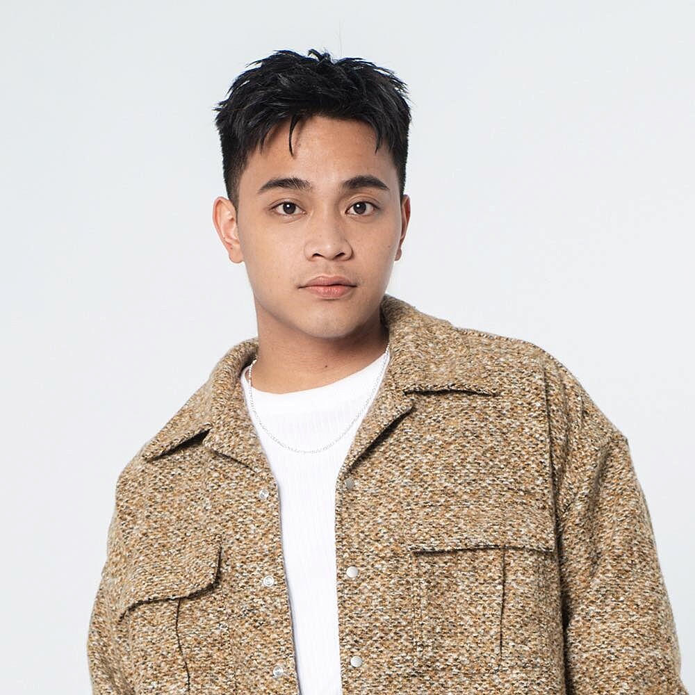 邱姓男歌手去年12月27日凌晨前開車行經基隆市信一路,涉嫌撞傷李姓、陳姓排班計程車司機後逃離現場。圖/取自「邱軍Kui」臉書