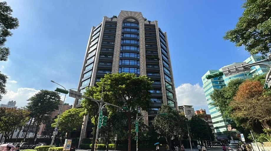 松山區「文華苑」為北市一線豪宅,去年租賃金額亦創天價。圖/住商機構提供