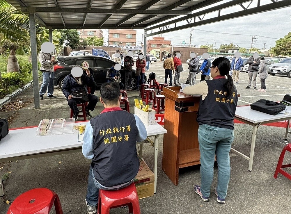 桃園分署在桃園區富國路100號拍賣車輛。圖：桃園分署提供