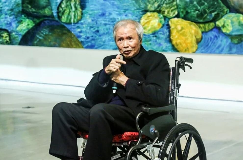 林惺嶽於2019年出席國美館「林惺嶽:大自然奇幻的光影」展開幕致詞。圖/國美館提供