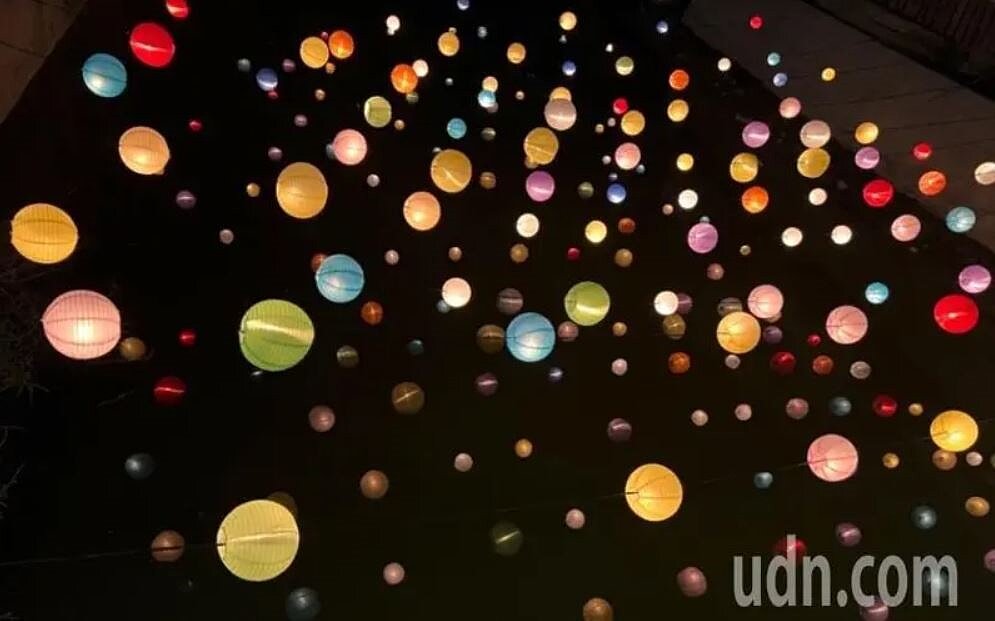2025月津港燈節今年以「光的年輪」為主題,展期將從18日起持續至2月16日,共33天展出66組作品,呈現⽉津港燈節15年來的能量。圖/南市府提供
