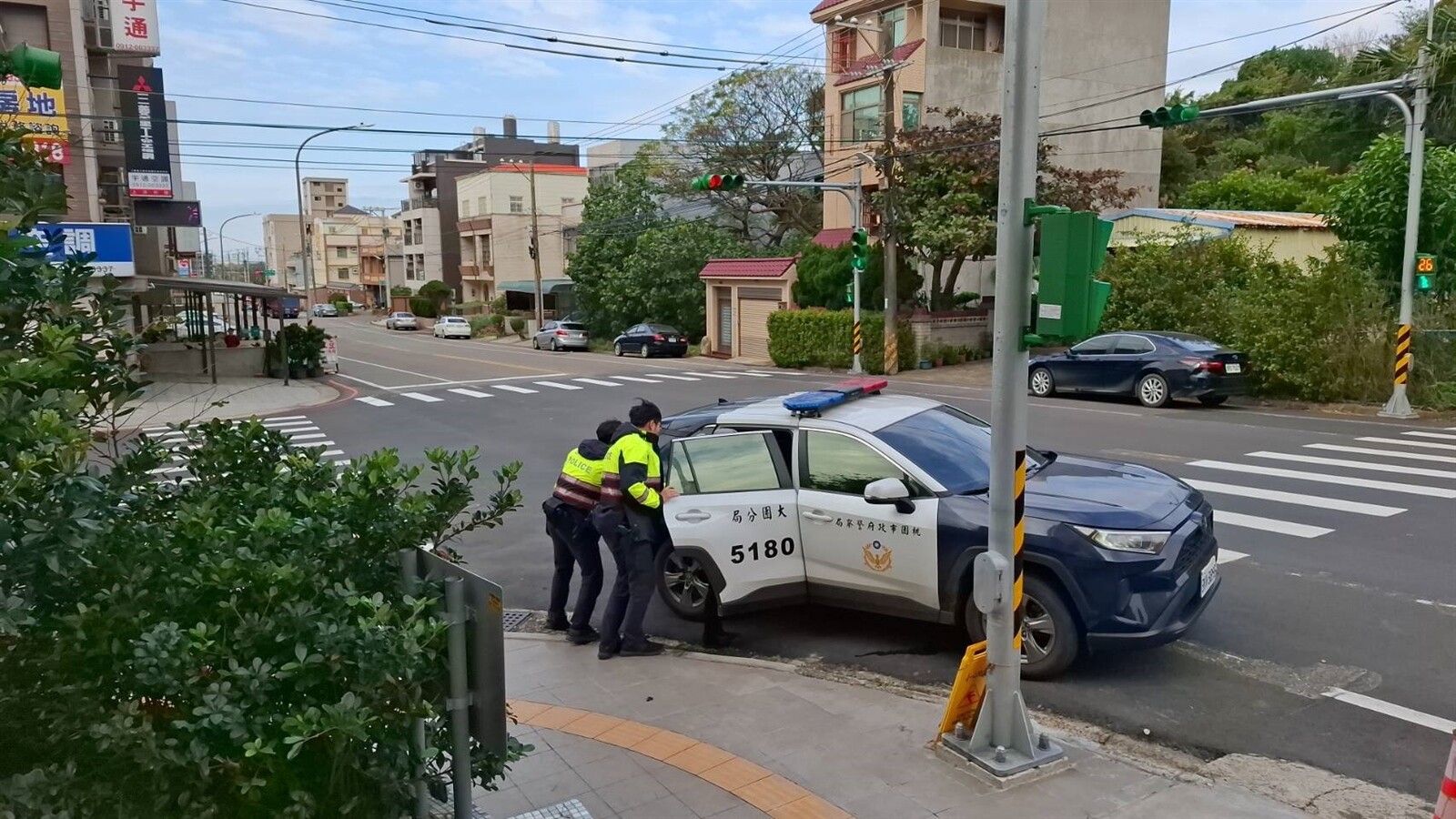 大園分局提供民眾護鈔及舉家外出加強巡邏等為民服務，保護民眾財產安全。圖：警方提供