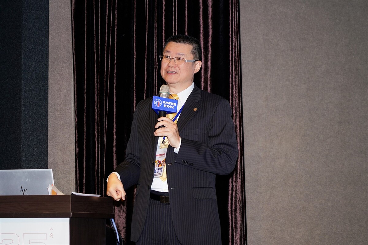 永慶房產集團業務總經理葉凌棋表示,2025年房市將呈「量縮價跌」格局,建議購屋族可以積極賞屋。圖/永慶房產集團提供