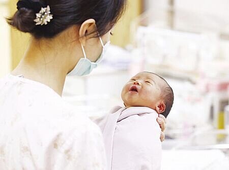 我國非婚生子女不多,因此生育率取決於結婚率,這說明,要扭轉少子化,得先提升結婚率,結婚率不提升,政府有再多的對策計畫,撥再多的預算,也是枉然。圖∕本報資料照片