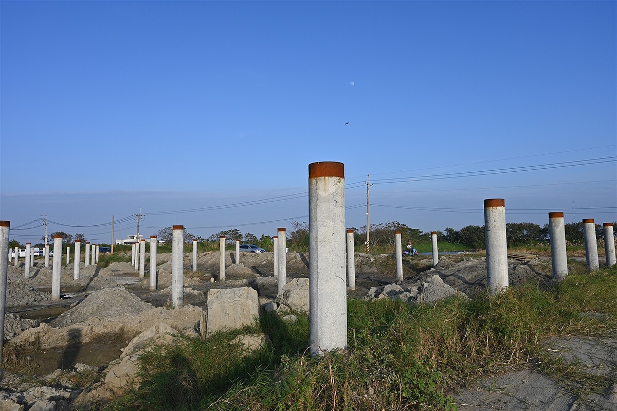 防止光電場偷埋廢棄物，台南市加強把關，要遏阻亂象。記者鄭惠仁／攝影 