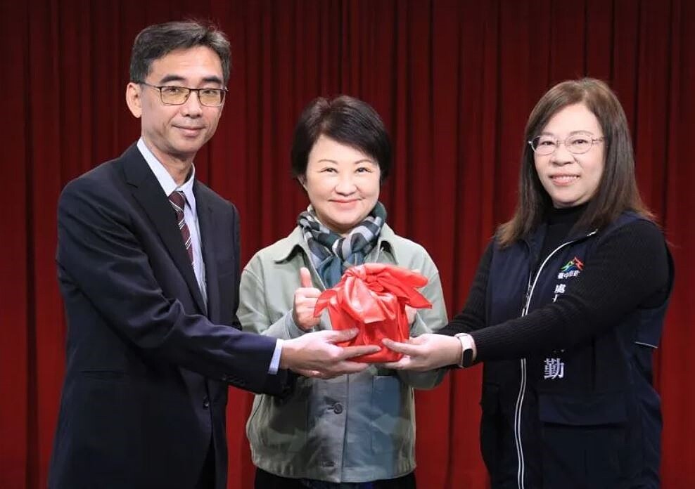 台中市運動局長游志祥(左)10日布達上任。圖/台中市政府提供