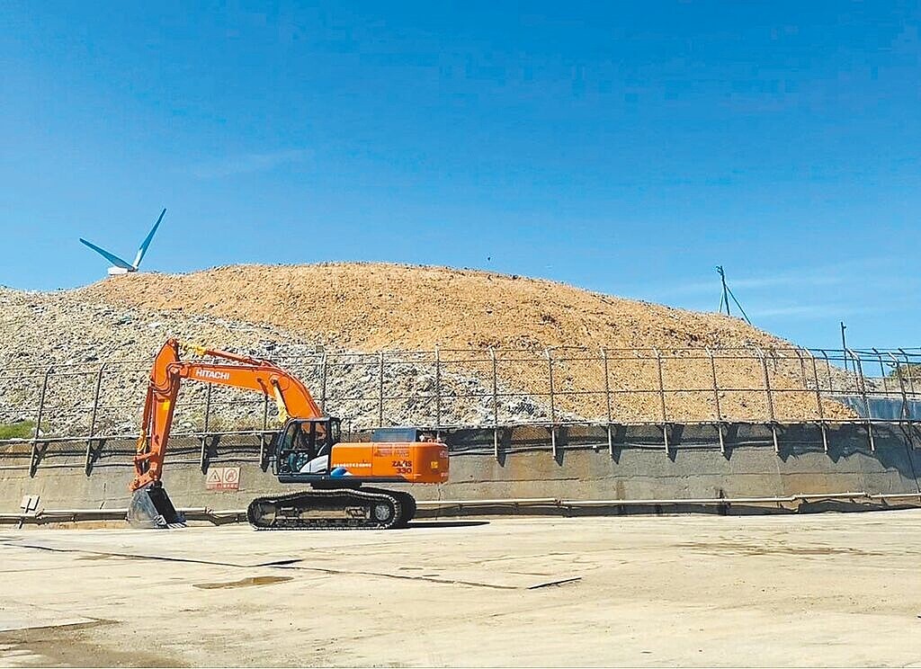 桃園市目前3座掩埋場堆積垃圾約9.2萬噸，而環保局每年可處理3至5萬噸。圖／桃園市環保局提供
