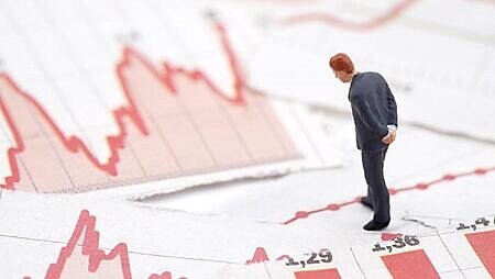 公股銀行2025年最新經濟局勢出爐,美國方面預期聯準會全年降息幅度料約2碼;我央行則是短期內無再次升息壓力,但房市管控所需,難跟隨主要央行降息,政策利率將維持在目前水準不調整。圖∕本報資料照片