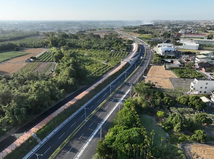 彰化縣東彰道路南延段新闢、溪州榮光路至二水民生路段拓寬工程費時3年多完工通車。圖／縣政府提供
