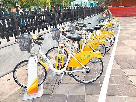 截至2024年底,新北市共建置1384個YouBike租賃站點,交通局目標2025年建置達1500站,達到區區皆有YouBike。(陳慰慈攝)