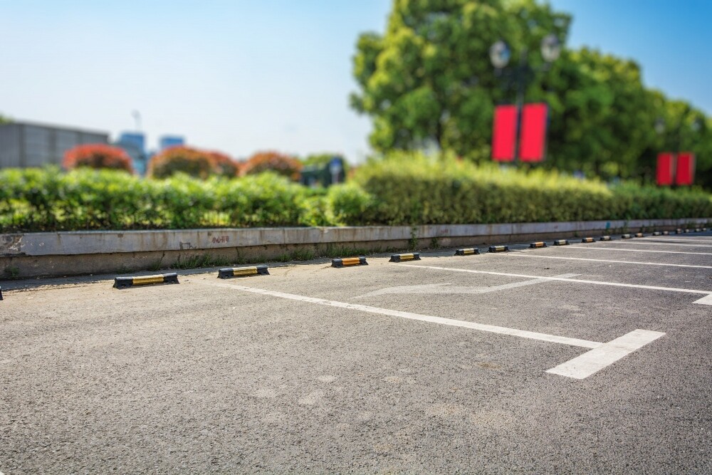 因應春節連續假期，桃園市全市路邊停車格自1月25日至2月2日期間共計9日暫停收費。圖：截自freepik