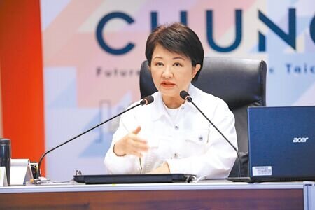 台中市警局執行「2025春節交通安心大執法」,市長盧秀燕14日在市政會議呼籲民眾千萬不要酒駕,會害人害己。(林欣儀攝)(禁止酒駕,飲酒過量有害健康)