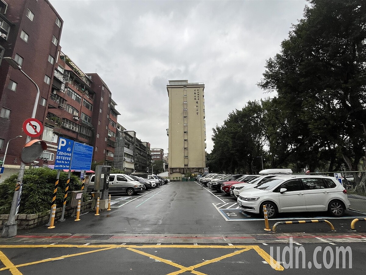 台北市財政局上午公布「信義區逸仙段」國有地地上權案招商案,地點鄰近國父紀念館、大巨蛋,台北101,並有雙捷運站。記者楊正海/攝影