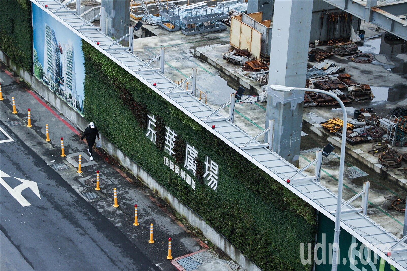 京華城20%容積獎勵爭議，北市府今說，若鼎越沒主動儘速建照變更，市府會強制，原則上3個月內完成。記者曾原信／攝影 