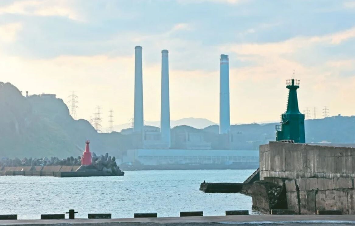 台電推動基隆協和發電廠改建為天然氣發電廠，環境部17日召開四接環評初審會議前，基隆表態的民意分歧。聯合報系資料照片 