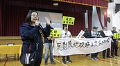 板殯說明會遭癱瘓　在地里長嘆：抗議者「踩著他人靈魂」反對