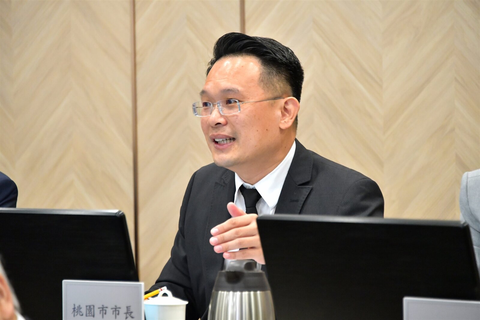 桃園市副市長蘇俊賓於會中特別指出,台灣現有約80萬名外籍移工,高達三成移工曾遭遇詐騙。圖:行政院提供