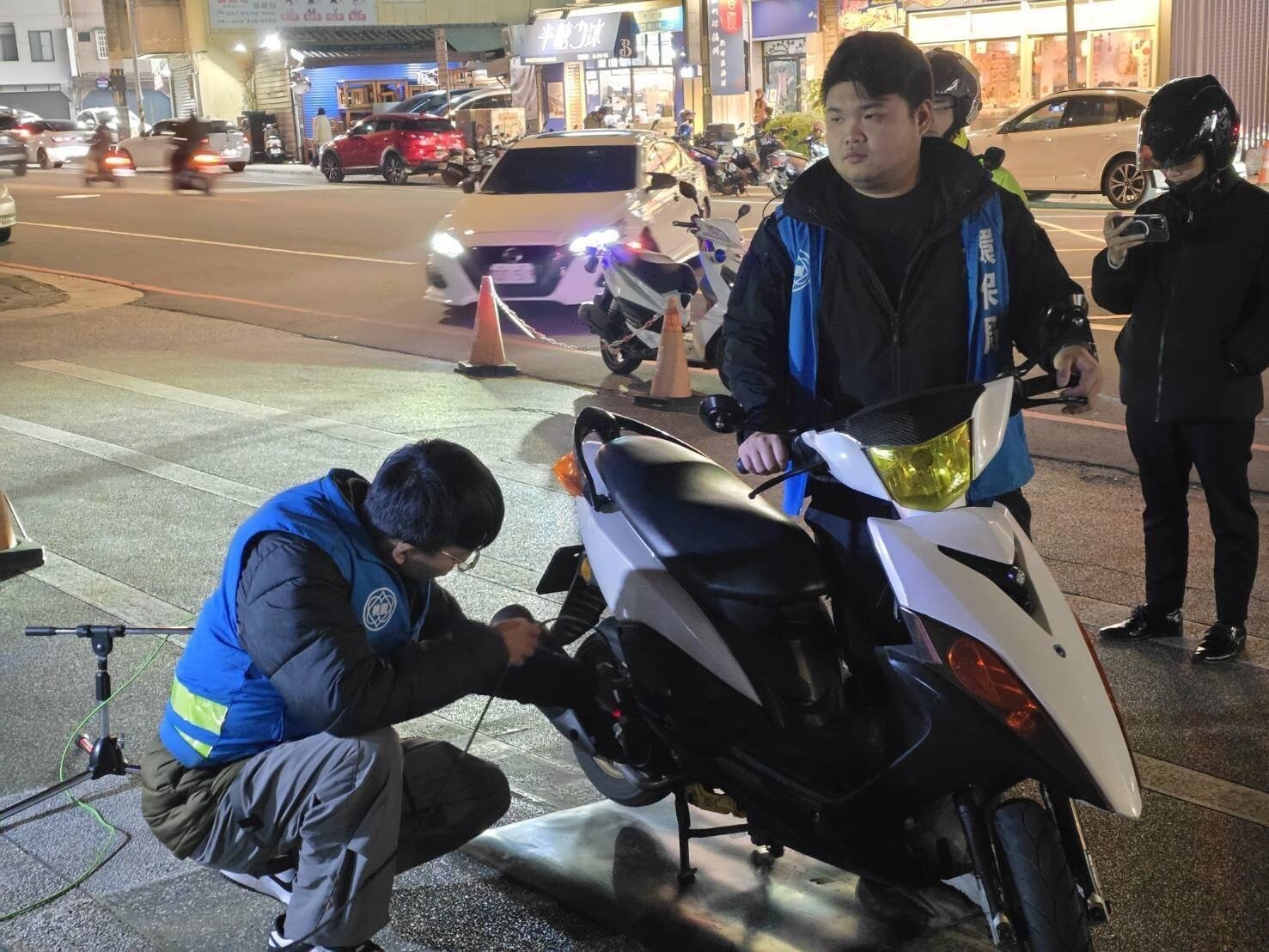 車輛排氣管所帶來之噪音污染一直都是市民在意的問題。圖:環保局提供