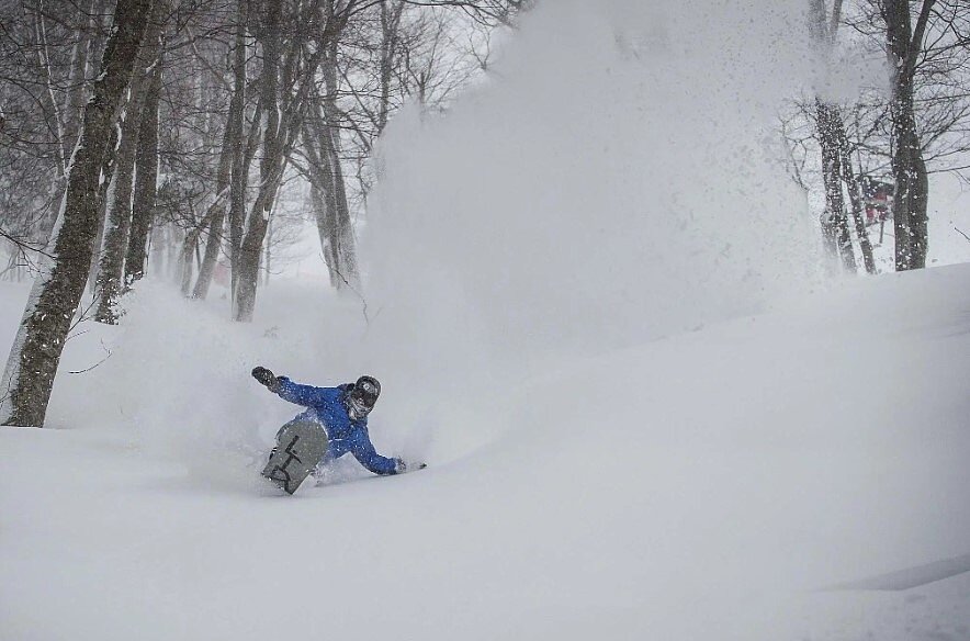 日本青森縣鰺澤町的青森溫泉渡假村滑雪場附近16日發生雪崩。圖非當事新聞圖。圖／擷取自青森溫泉渡假村官網