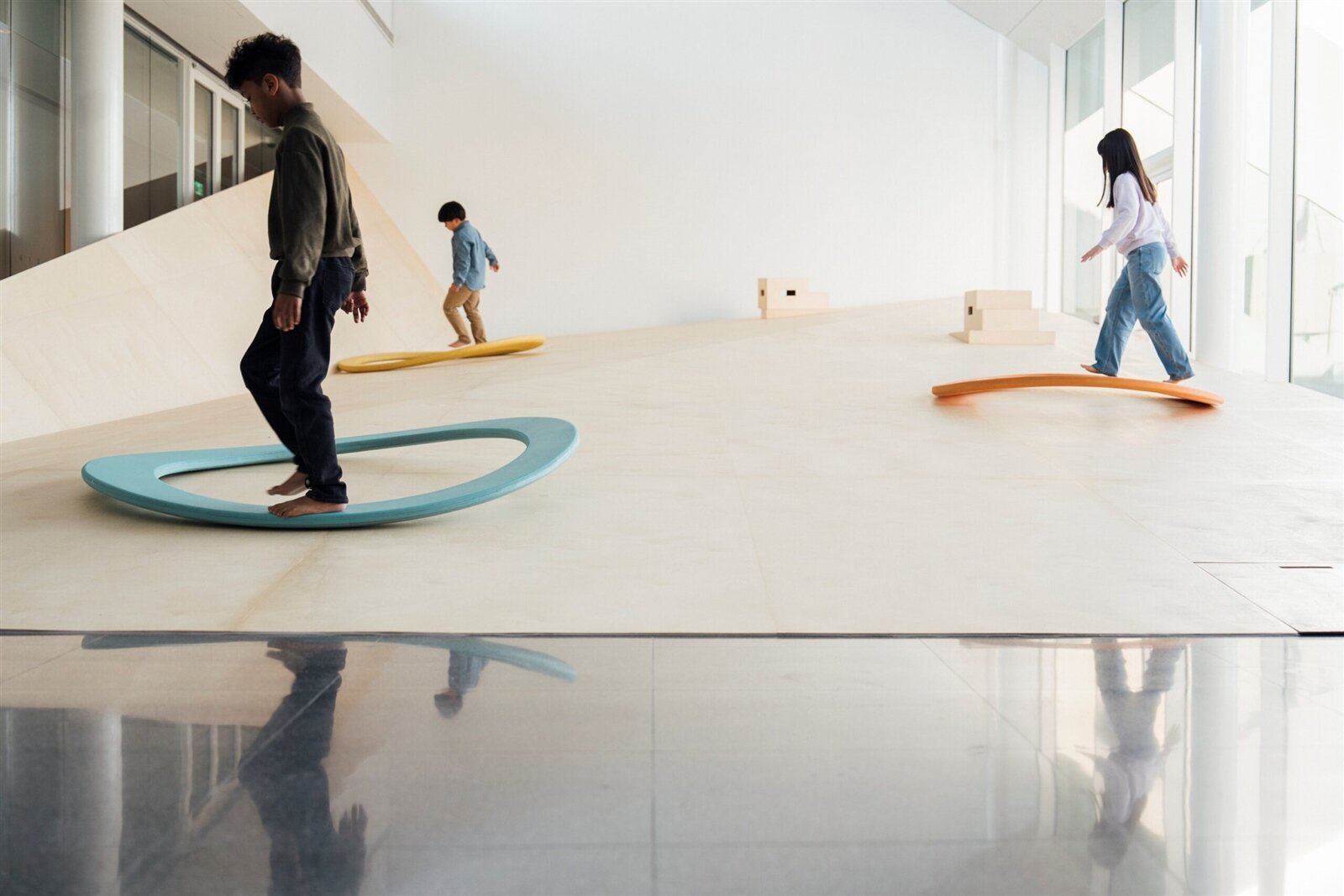 桃園市兒童美術館「新說小百科」〈我的重力坡〉展區。圖:桃美館提供