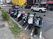 斜角機車格好停　高市民代籲推廣