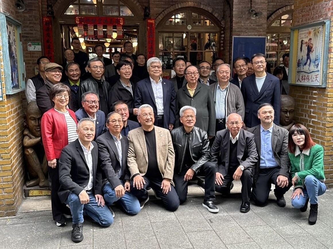 輝達執行長黃仁勳選在磚窯古早味宴請供應鏈,堪稱影響全球AI產業發展人物全聚在一起。圖/業者提供