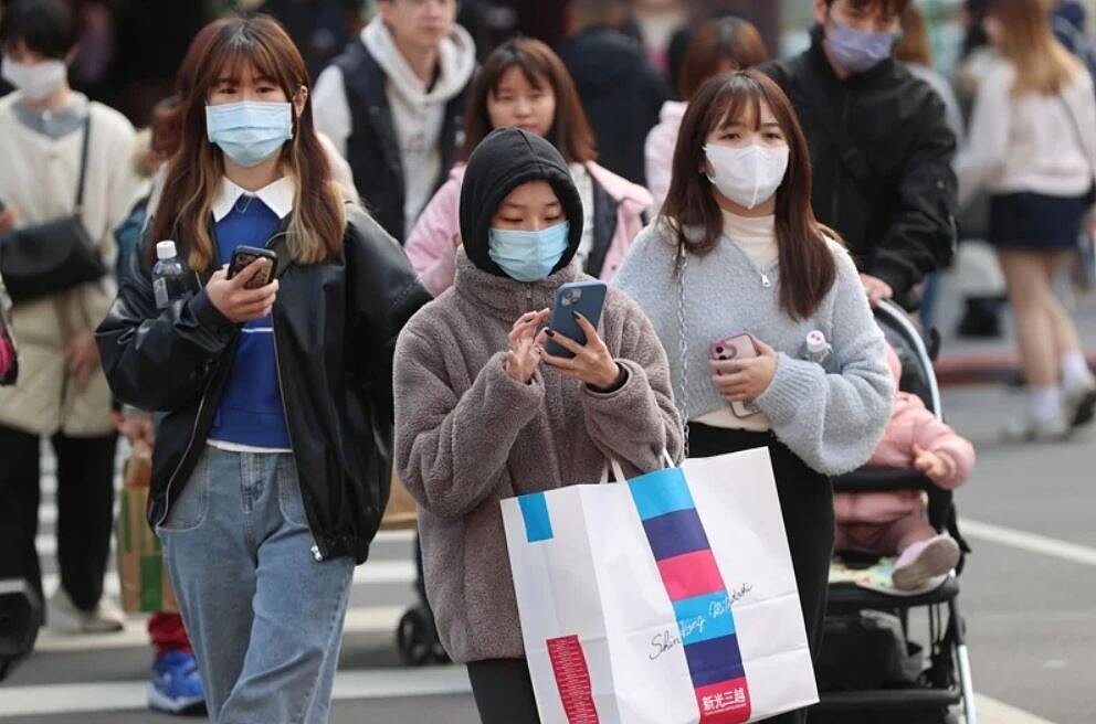 大陸冷氣團持續減弱，吳德榮說，小年夜強冷空氣再南下，目前預估強度可能達寒流。聯合報系資料照
