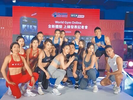 世界健身-KY教練團與員工在活動後合影。圖∕劉朱松