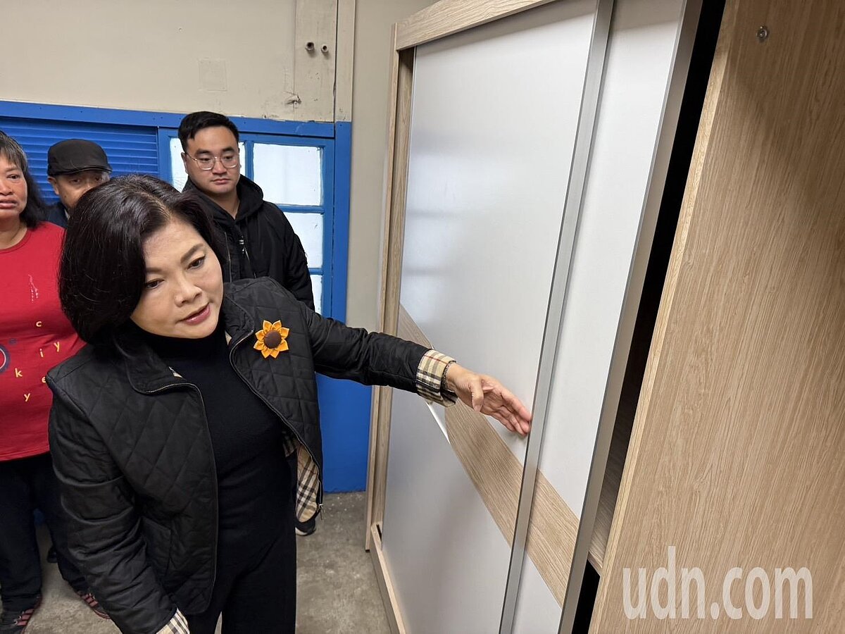 台灣善種子義工團昨動員協助雲林縣虎尾鎮一中低收入戶修繕房屋，今天交屋，縣長張麗善關心修繕後的狀況。記者陳雅玲／攝影 