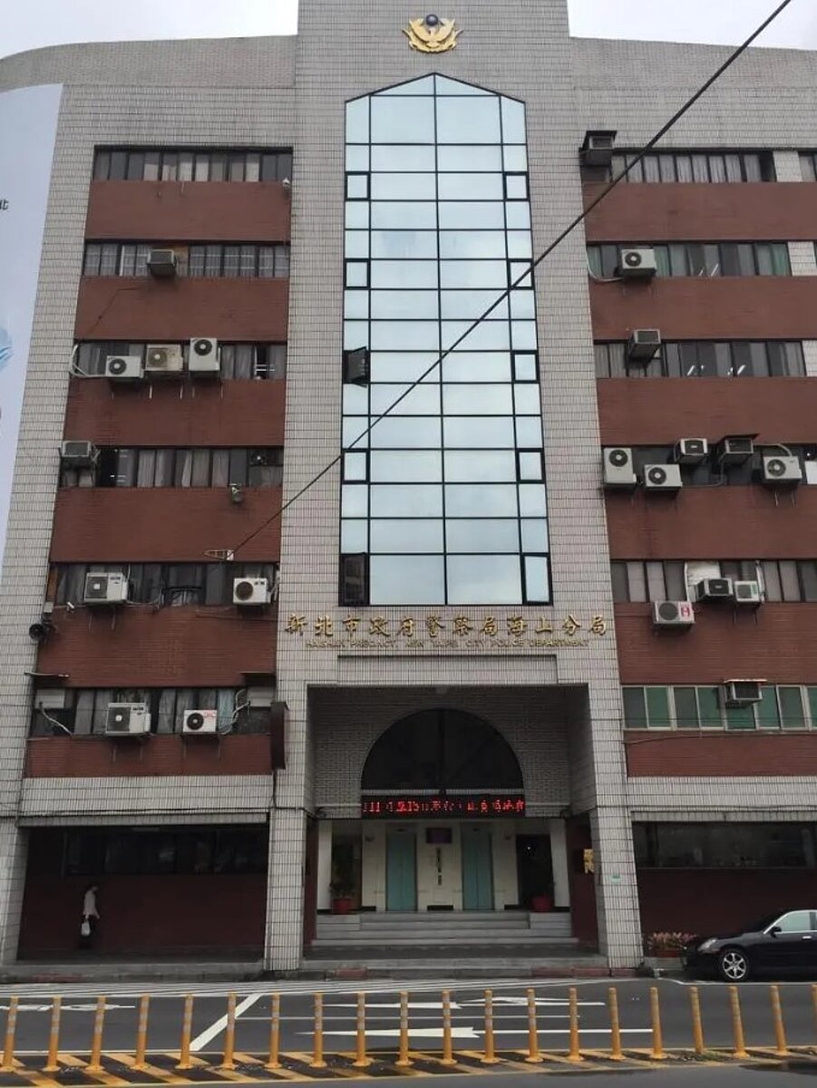 海山警方與救護人員破門進入後發現王男明顯死亡,圖為海山分局外觀。圖/聯合資料照